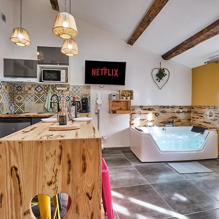 Place Carnot - Studio Tout Equipe Avec Jacuzzi Proche Toutes Commodites Carcassonne Exterior photo