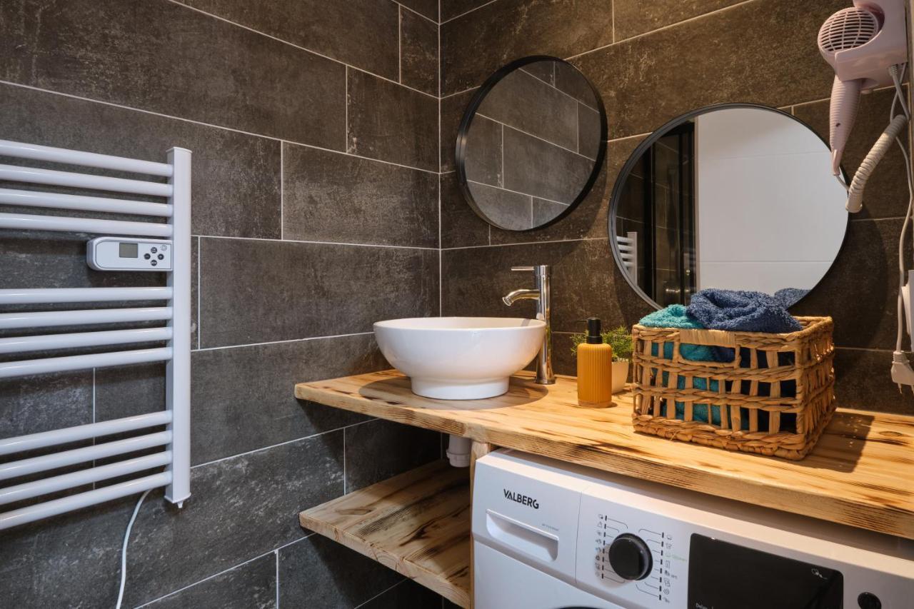Place Carnot - Studio Tout Equipe Avec Jacuzzi Proche Toutes Commodites Carcassonne Exterior photo