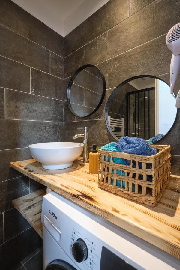 Place Carnot - Studio Tout Equipe Avec Jacuzzi Proche Toutes Commodites Carcassonne Exterior photo