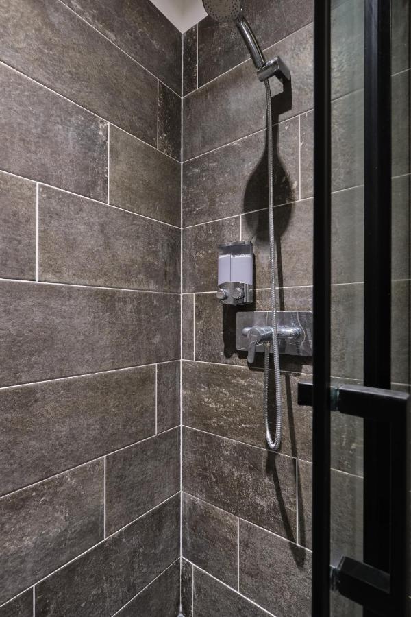 Place Carnot - Studio Tout Equipe Avec Jacuzzi Proche Toutes Commodites Carcassonne Exterior photo