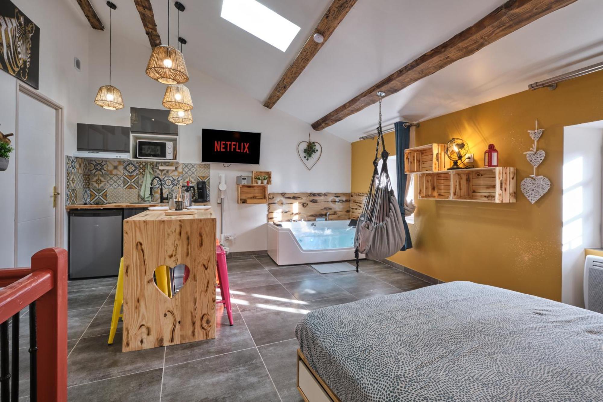 Place Carnot - Studio Tout Equipe Avec Jacuzzi Proche Toutes Commodites Carcassonne Exterior photo