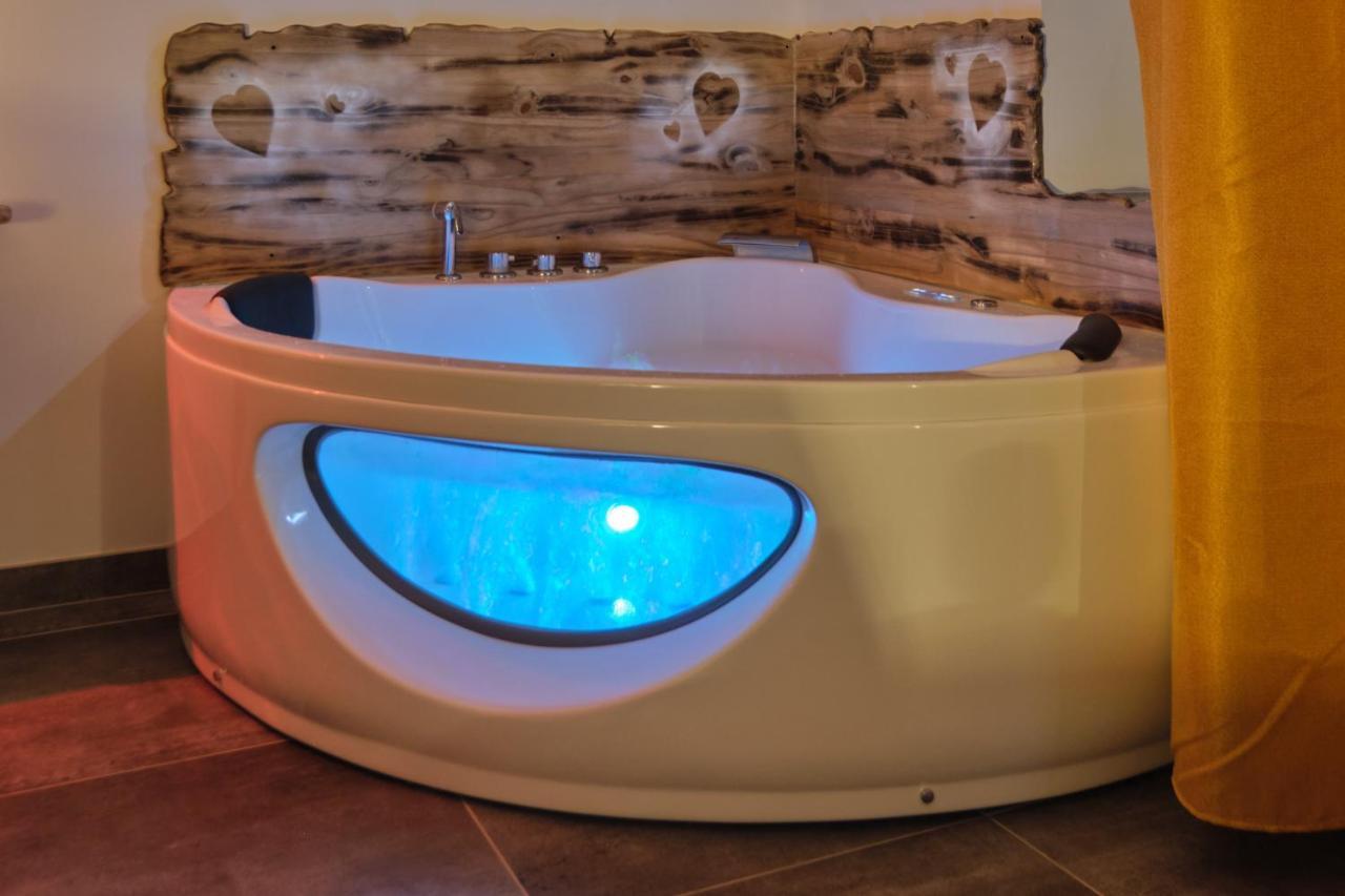 Place Carnot - Studio Tout Equipe Avec Jacuzzi Proche Toutes Commodites Carcassonne Exterior photo