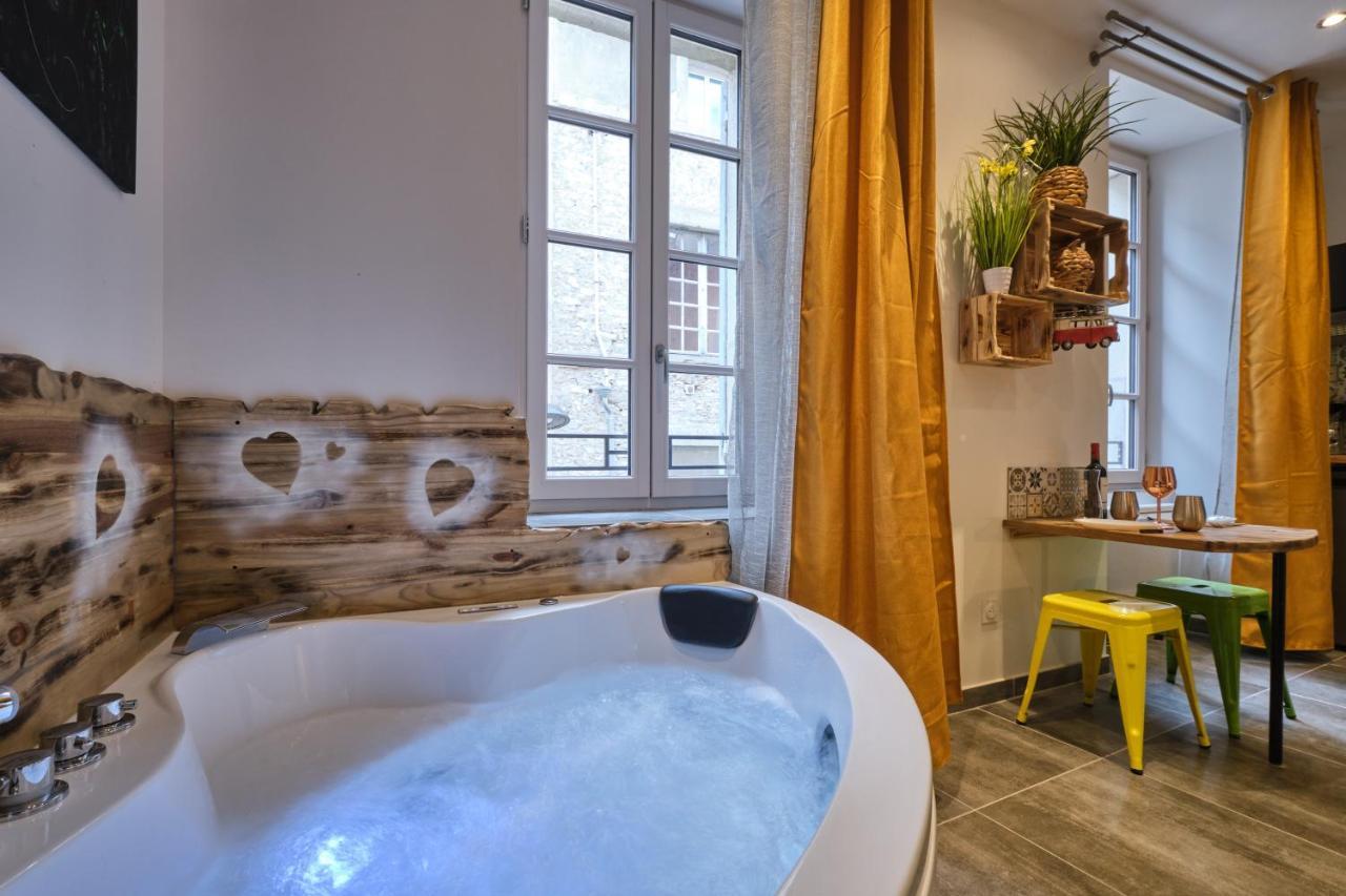 Place Carnot - Studio Tout Equipe Avec Jacuzzi Proche Toutes Commodites Carcassonne Exterior photo