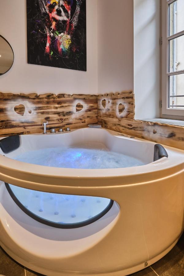 Place Carnot - Studio Tout Equipe Avec Jacuzzi Proche Toutes Commodites Carcassonne Exterior photo