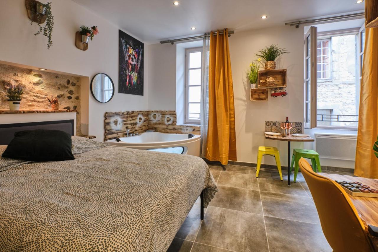 Place Carnot - Studio Tout Equipe Avec Jacuzzi Proche Toutes Commodites Carcassonne Exterior photo