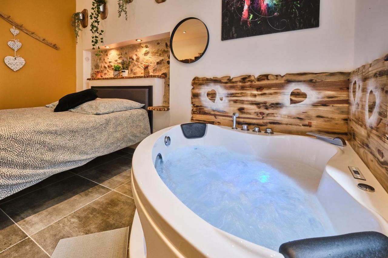 Place Carnot - Studio Tout Equipe Avec Jacuzzi Proche Toutes Commodites Carcassonne Exterior photo