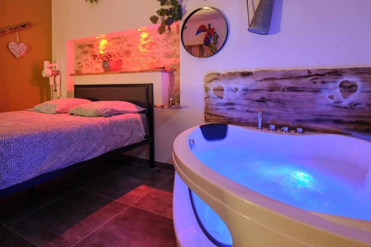 Place Carnot - Studio Tout Equipe Avec Jacuzzi Proche Toutes Commodites Carcassonne Exterior photo