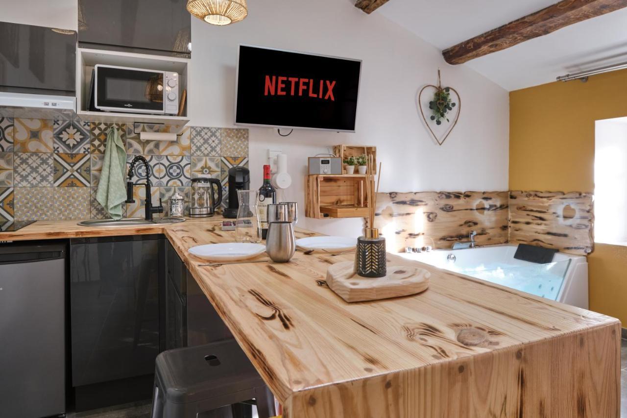 Place Carnot - Studio Tout Equipe Avec Jacuzzi Proche Toutes Commodites Carcassonne Exterior photo