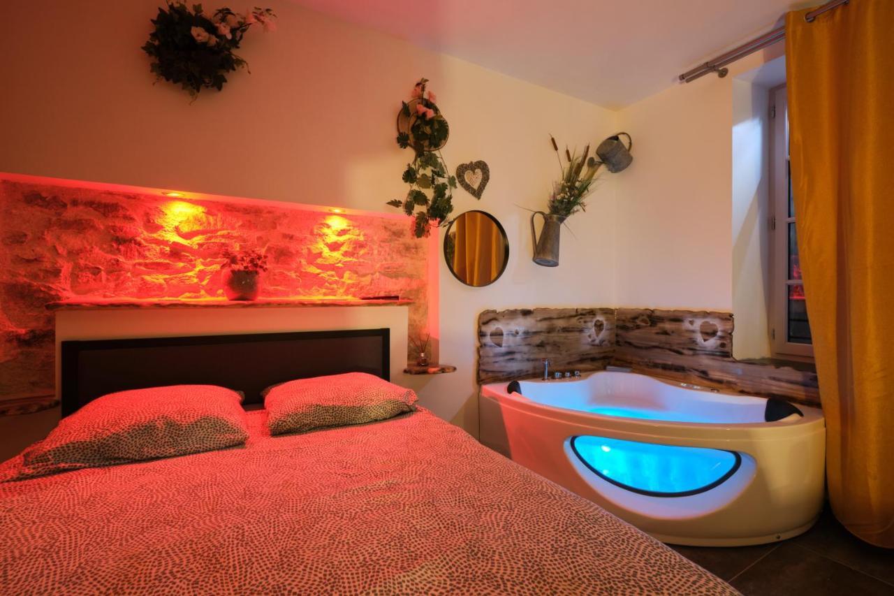 Place Carnot - Studio Tout Equipe Avec Jacuzzi Proche Toutes Commodites Carcassonne Exterior photo