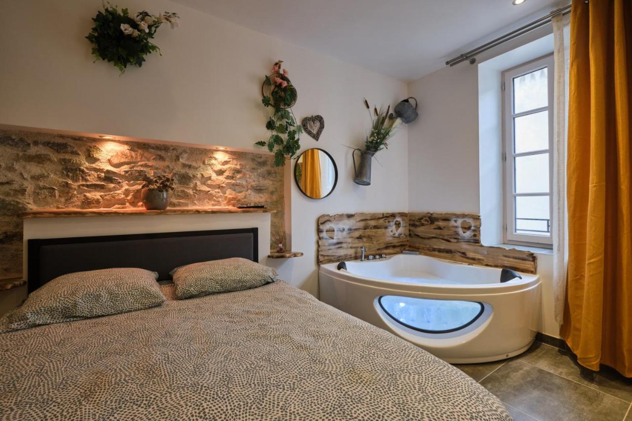 Place Carnot - Studio Tout Equipe Avec Jacuzzi Proche Toutes Commodites Carcassonne Exterior photo